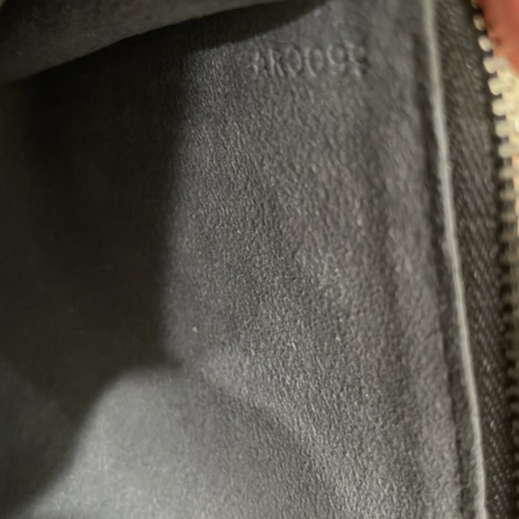 Louis Vuitton Epi Pochette Black Leather Silver Hardware - Picture 2 of 12